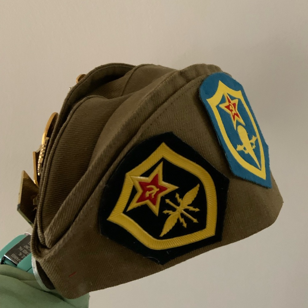 Men’s Russian Cap with multiple Pins - Picture 5 of 9